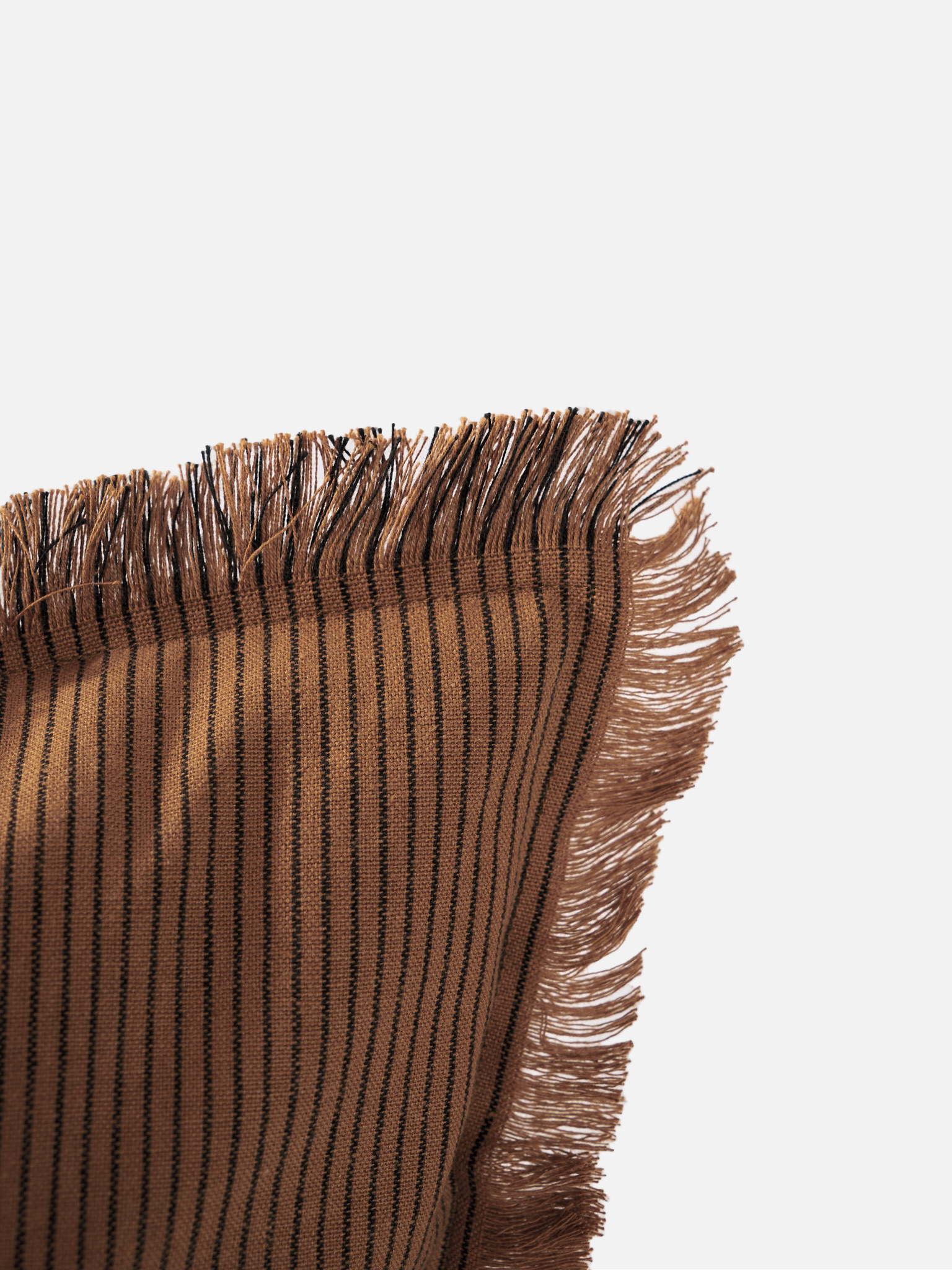 Cuscino_righe_cotone_caramello_frange dettaglio