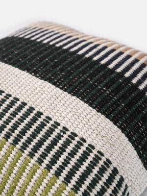 cuscino decorativo isnel dettaglio righe multicolore verde beige nero