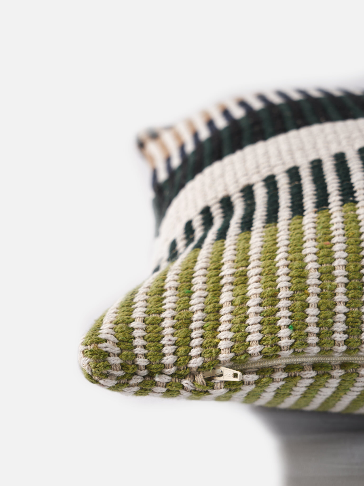 cuscino decorativo isnel righe multicolore verde beige nero dettaglio cerniera