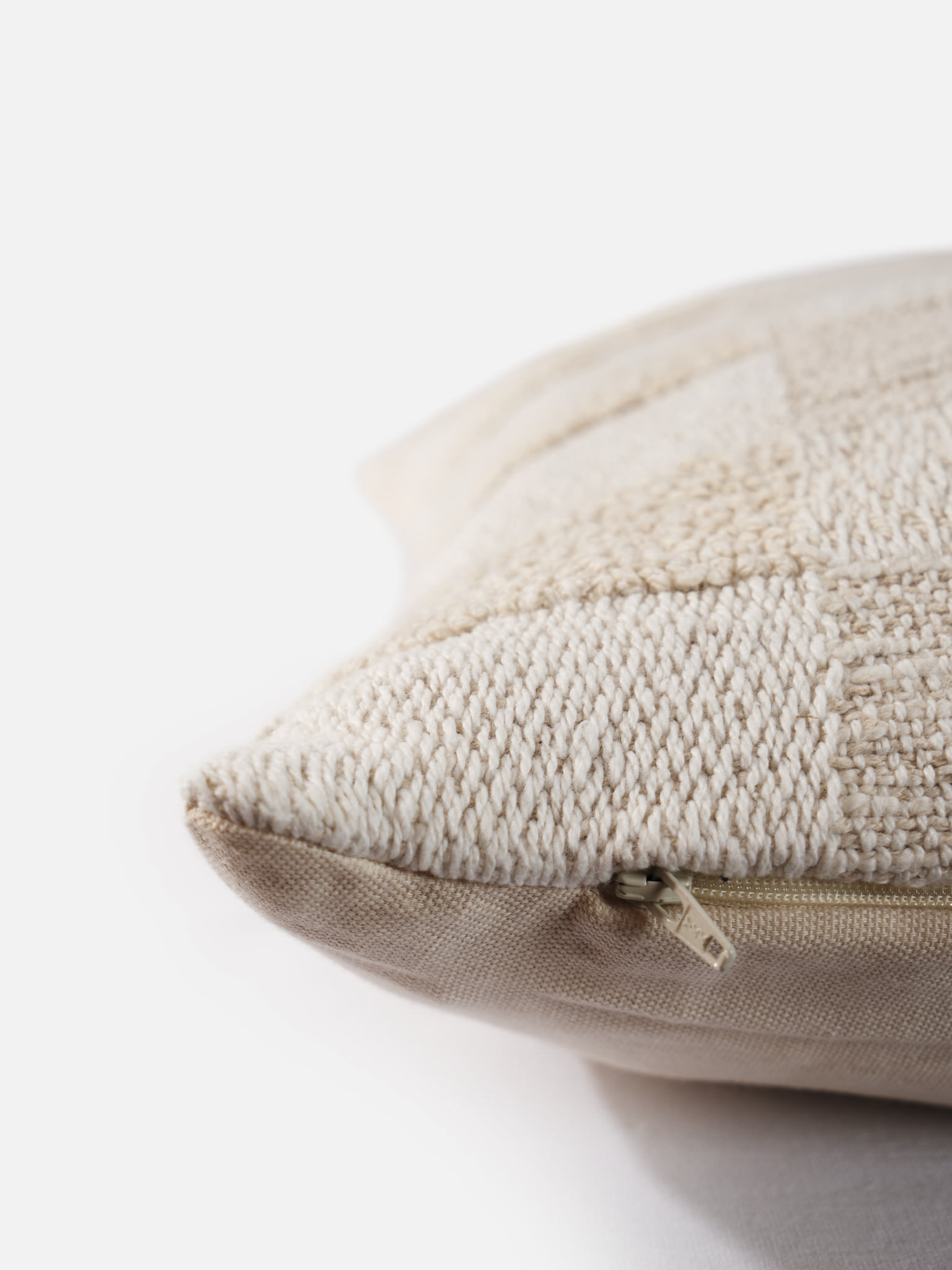 cuscino decorativo nives beige bianco avorio checker dettaglio cerniera