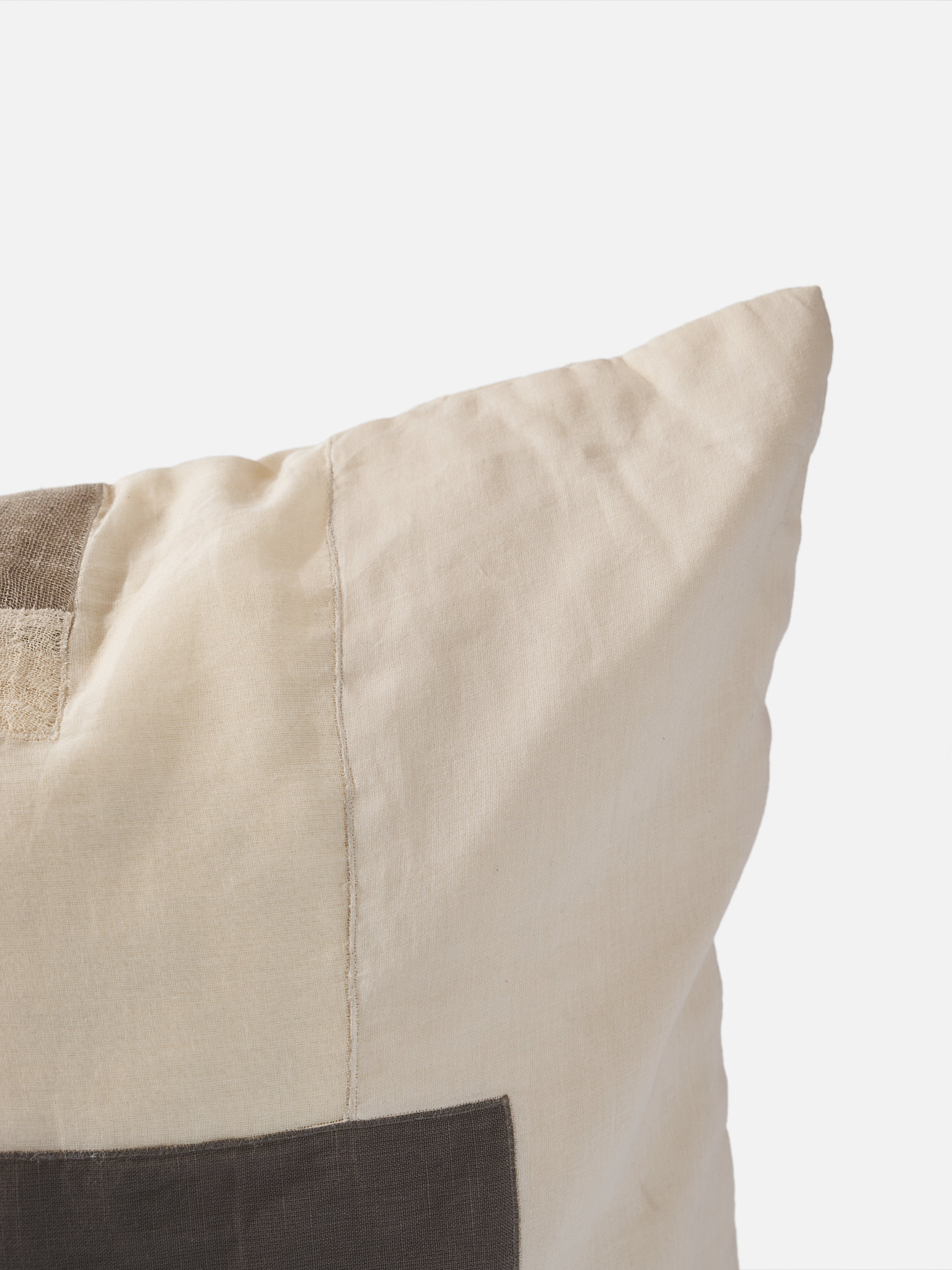 cuscino decorativo patchwork geometrico grigio beige dettaglio