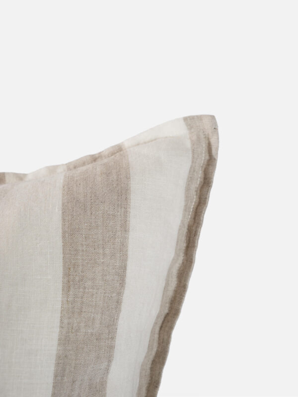 cuscino decorativo righe bianco sporco sabbia lino dettaglio