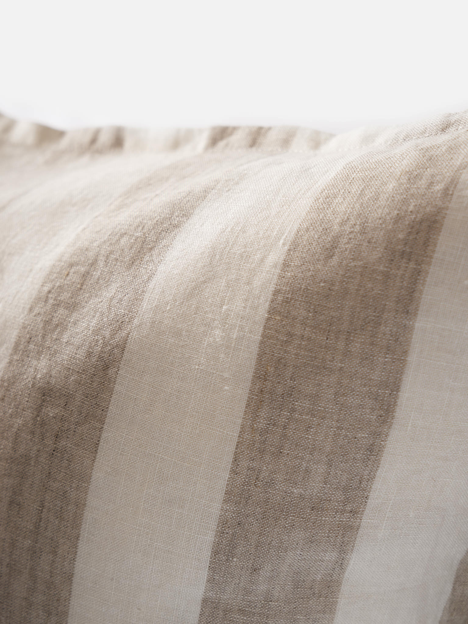 cuscino decorativo righe bianco sporco sabbia lino dettaglio tessuto