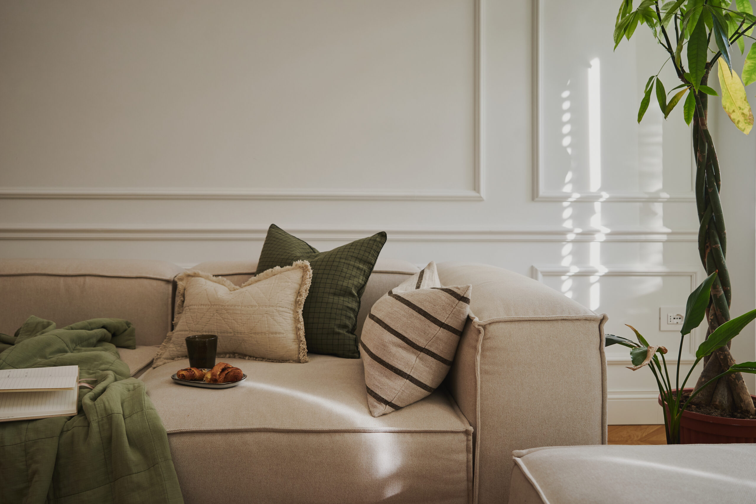 interno casa minimal in inverno luce naturale