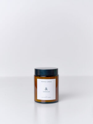 candela Candela Cedar & Oud 135 g in vetro ambrato, frontale