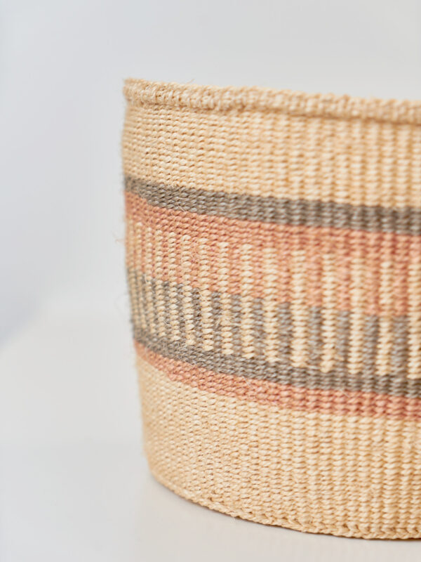 Cesto in sisal intrecciato a mano naturale, taglie S/M/L.