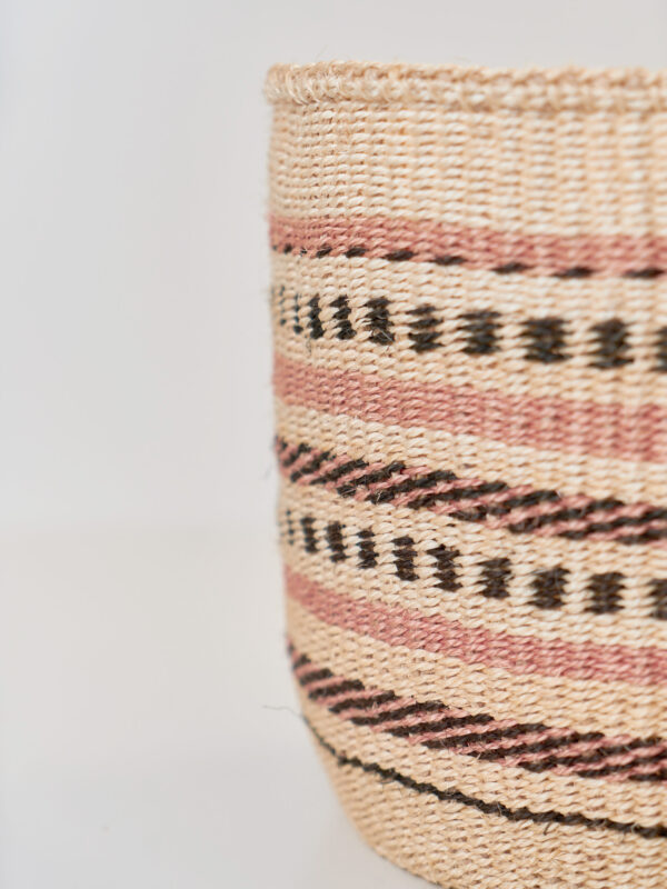 Cesto in sisal, dettaglio trama compatta