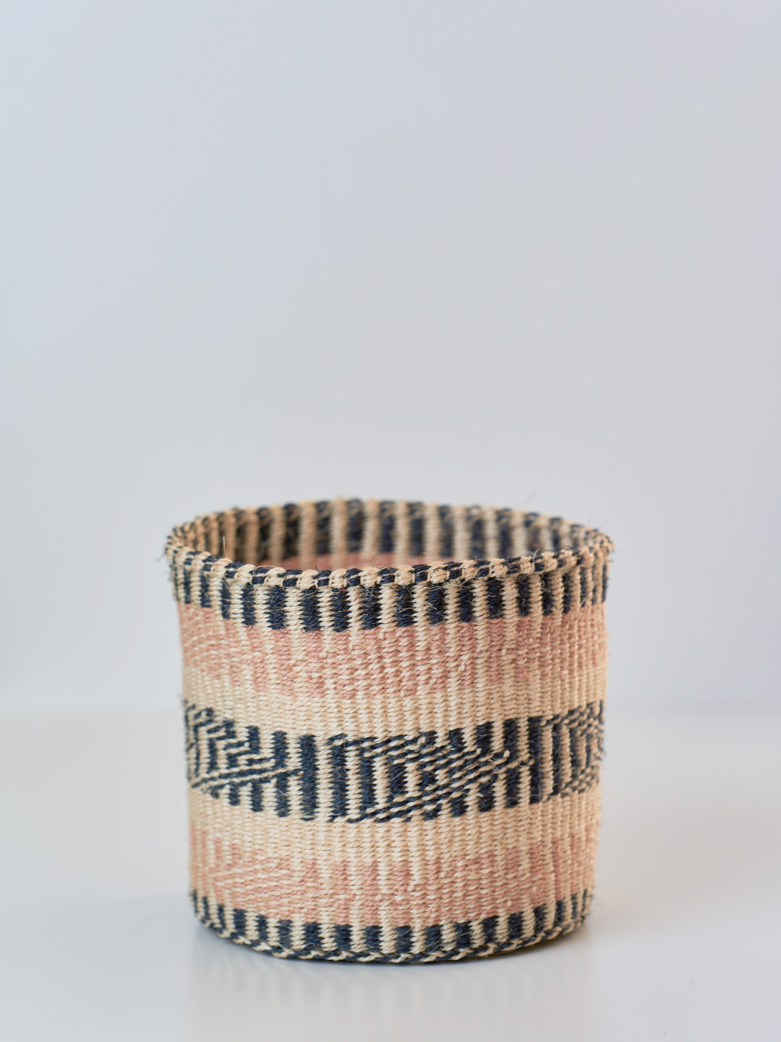 Cesto in sisal naturale intrecciato a mano – Small