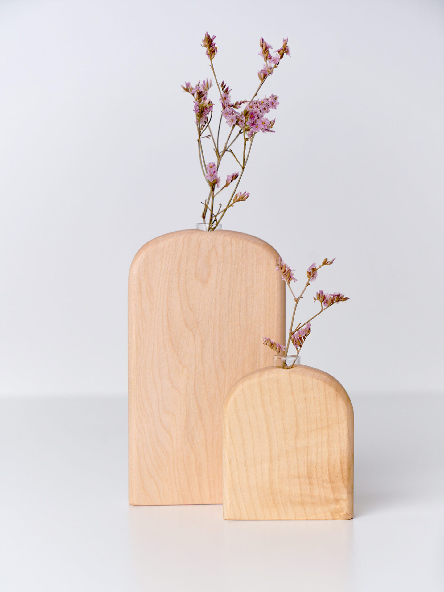 composizione di due portafiori piatto in legno n04 e n06 con fiori