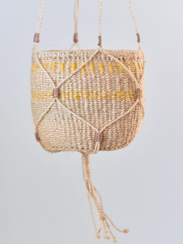 Portavaso appeso in sisal vista frontale