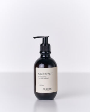 Lozione mani “Observant” con ingredienti naturali, flacone ambrato e etichetta minimal.