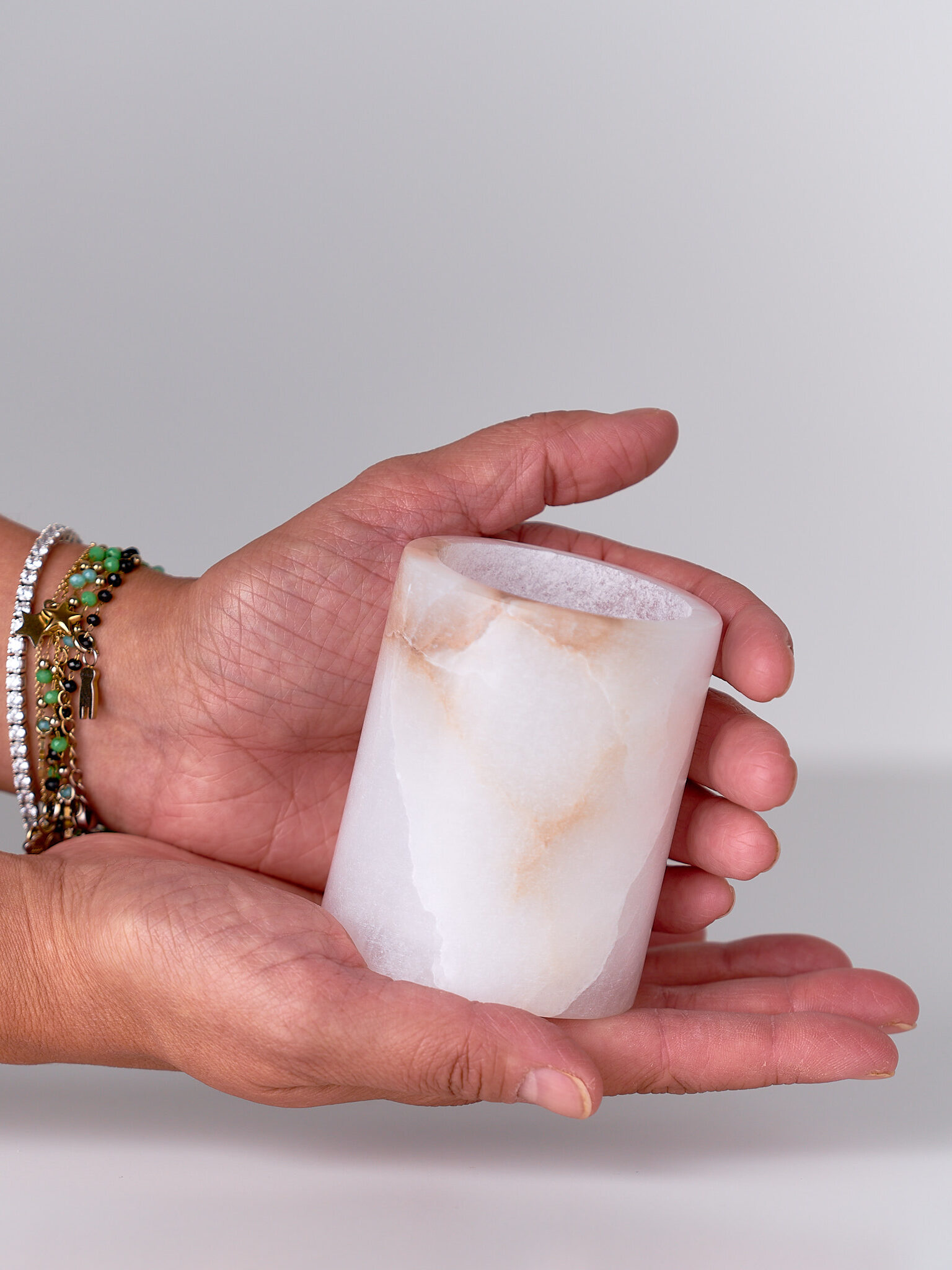 Porta candela in alabastro scolpito a mano