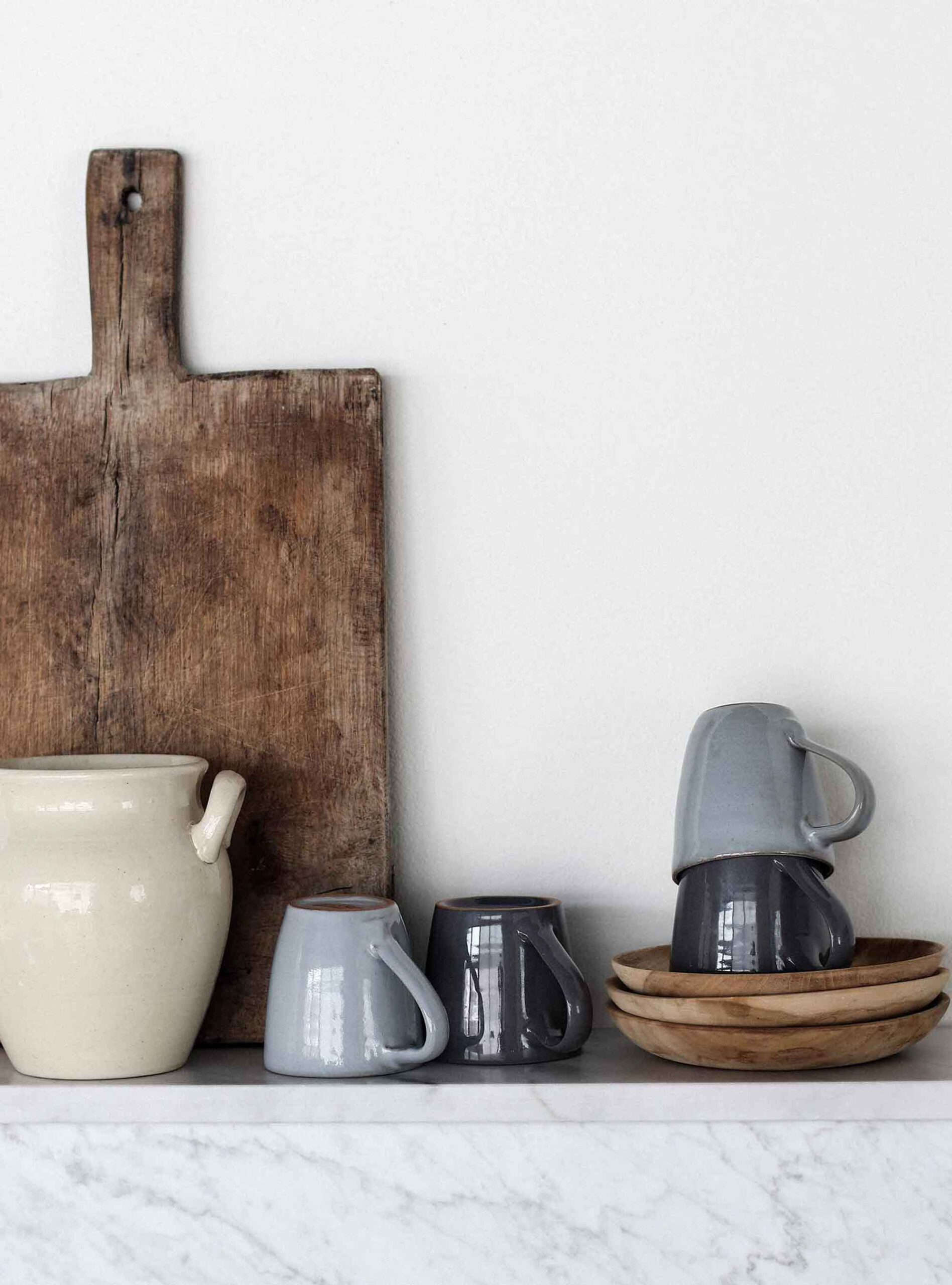 Tazza Fabriano fatta a mano in ceramica smaltata azzurro polvere, Fair Trade (WFTO)