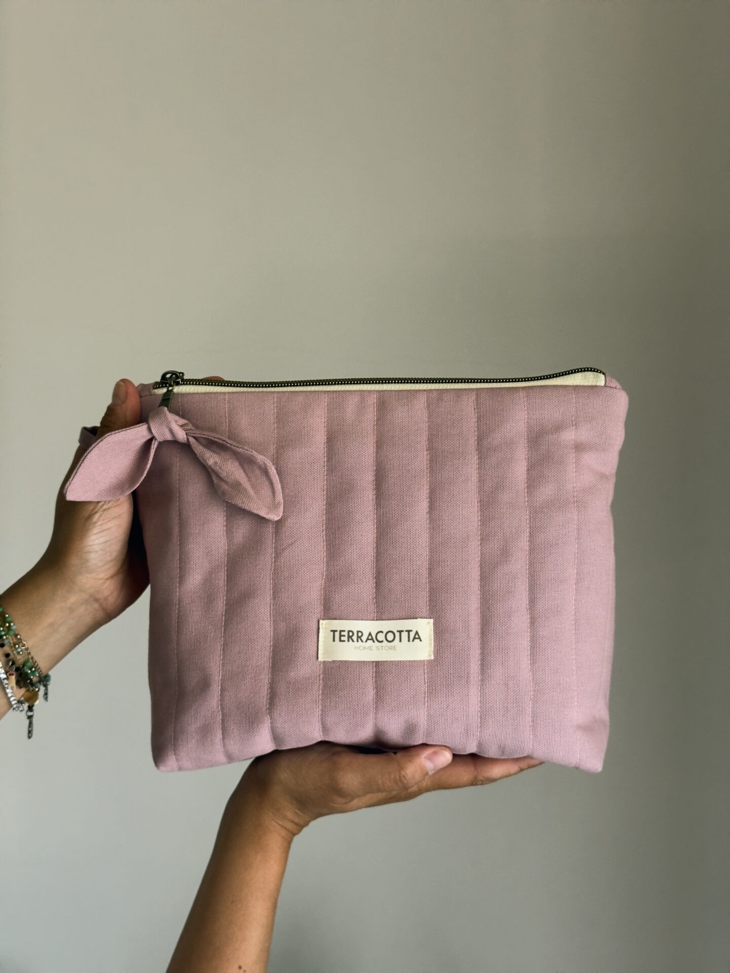 Beauty case in cotone imbottito realizzato a mano in Umbria.